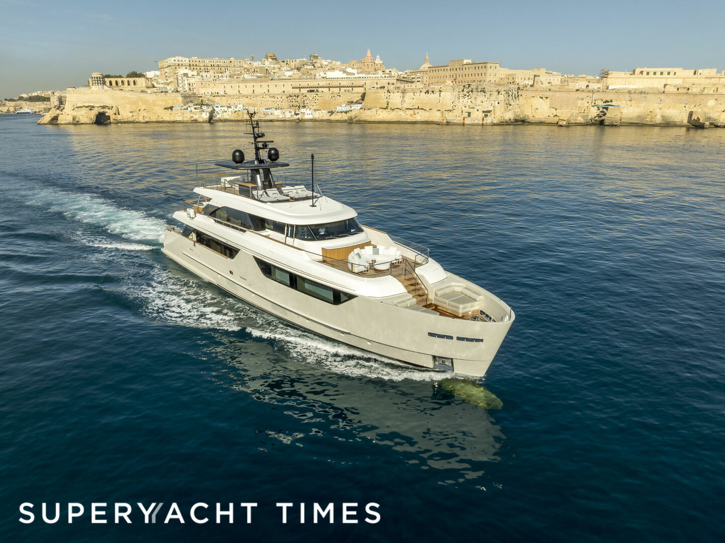 Unique S yacht cruising