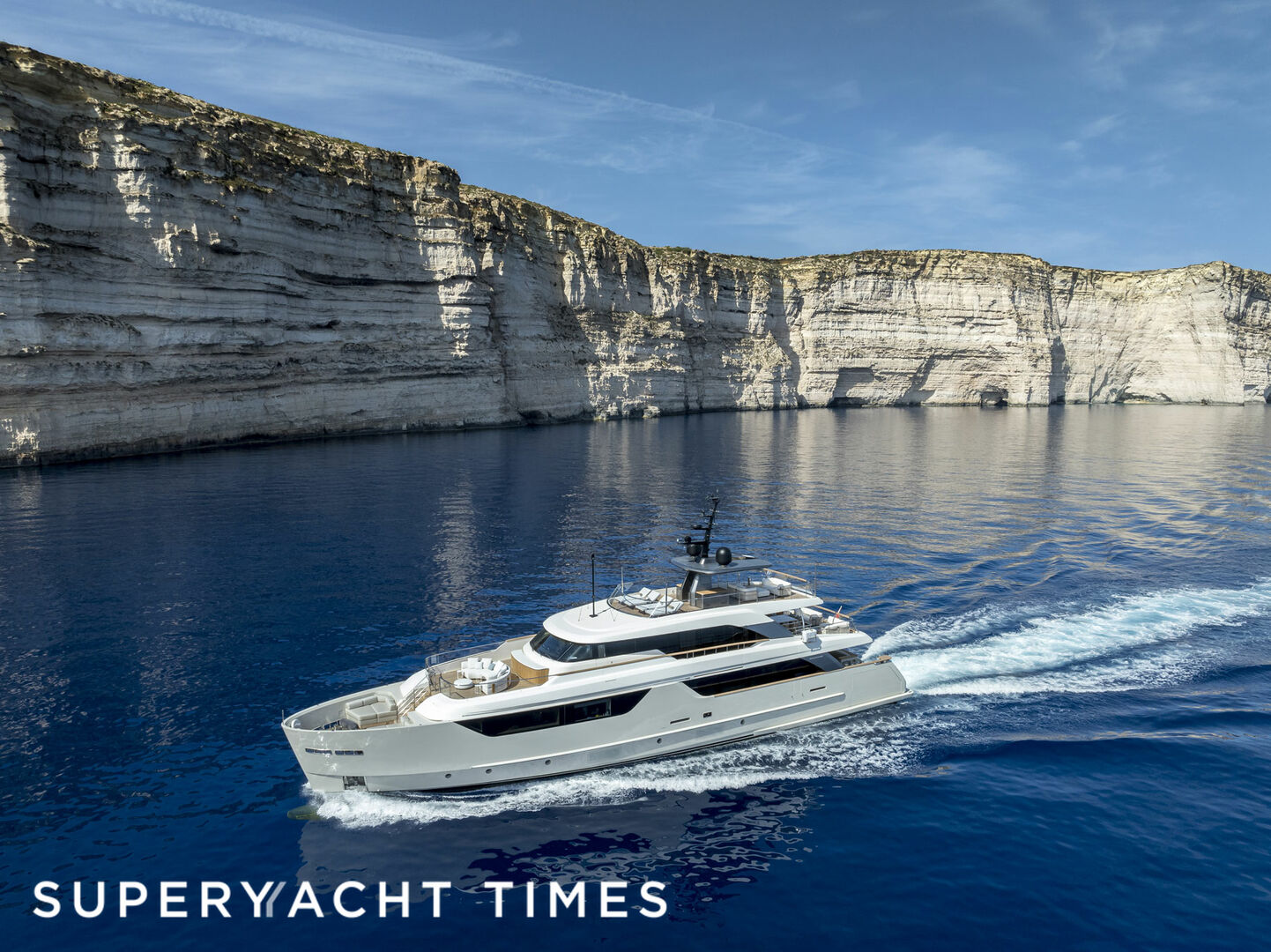 Unique S yacht cruising