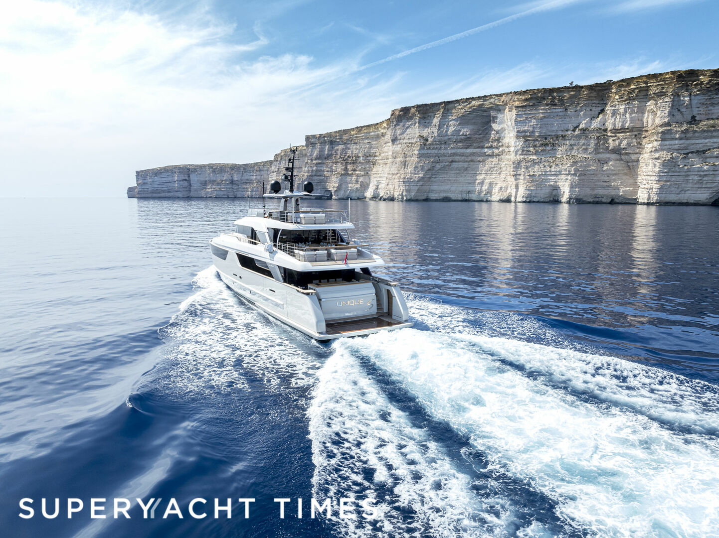 Unique S yacht cruising