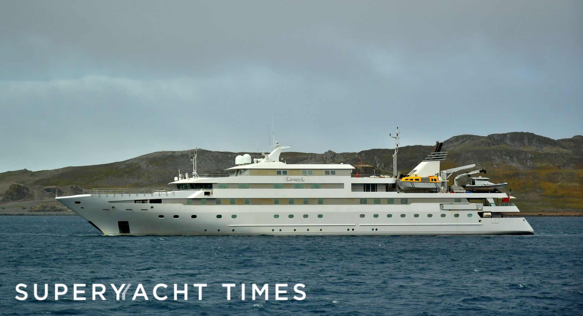 Lauren L yacht cruising off King George island