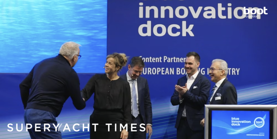 blue innovation dock Stage at boot Düsseldorf