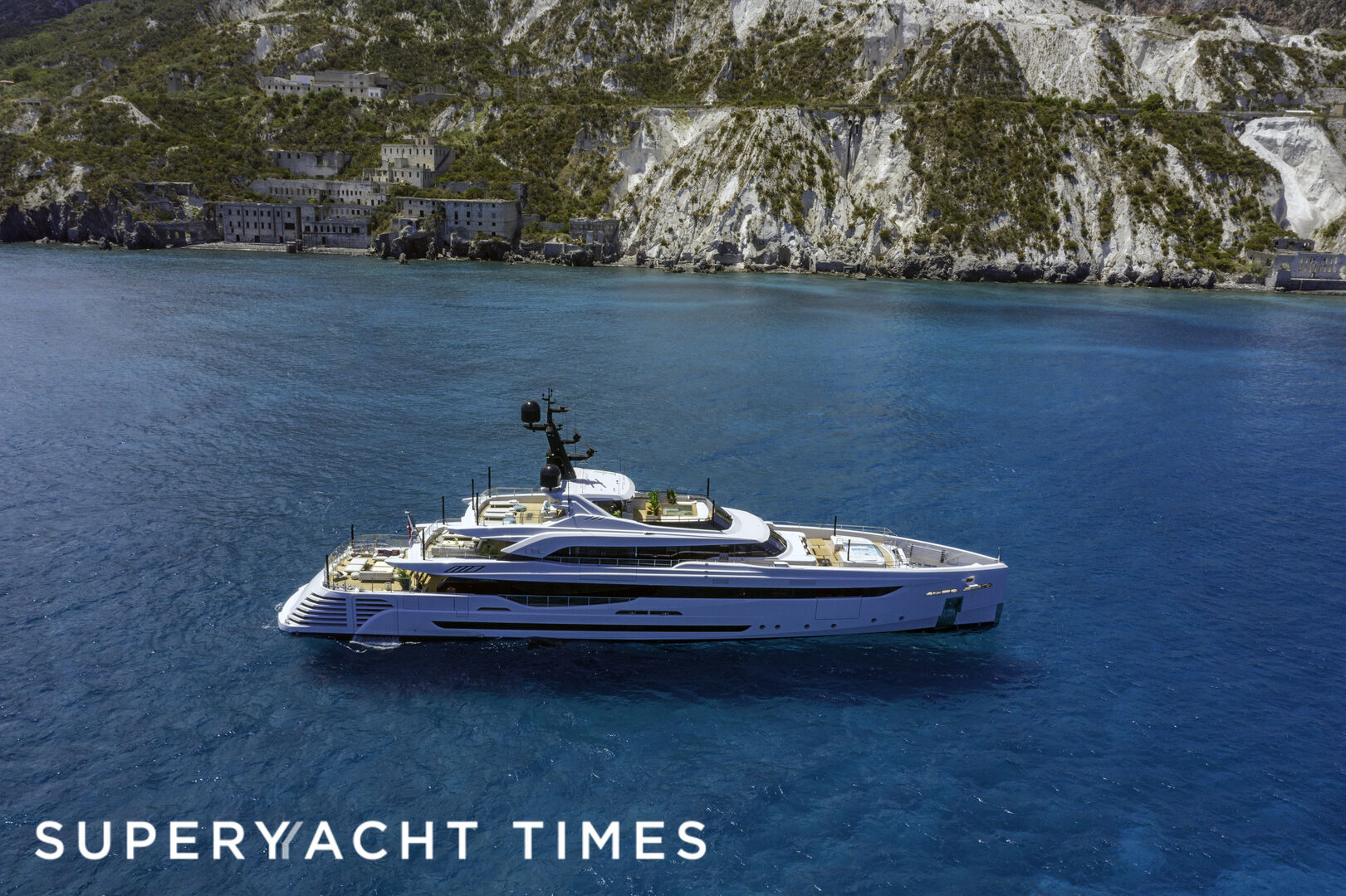 LEL yacht cruising