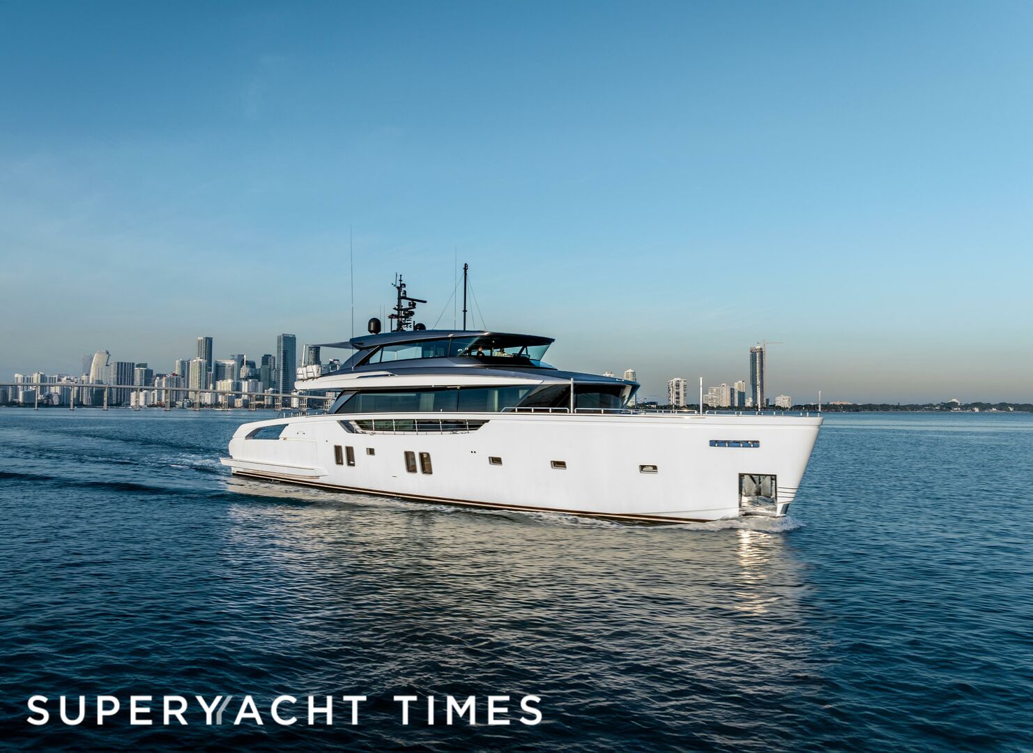 34m Sanlorenzo motor yacht La Luna sold