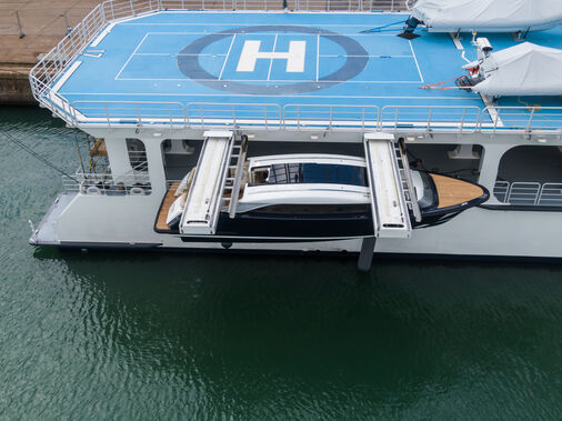 Limousine 12.0M thumbnail