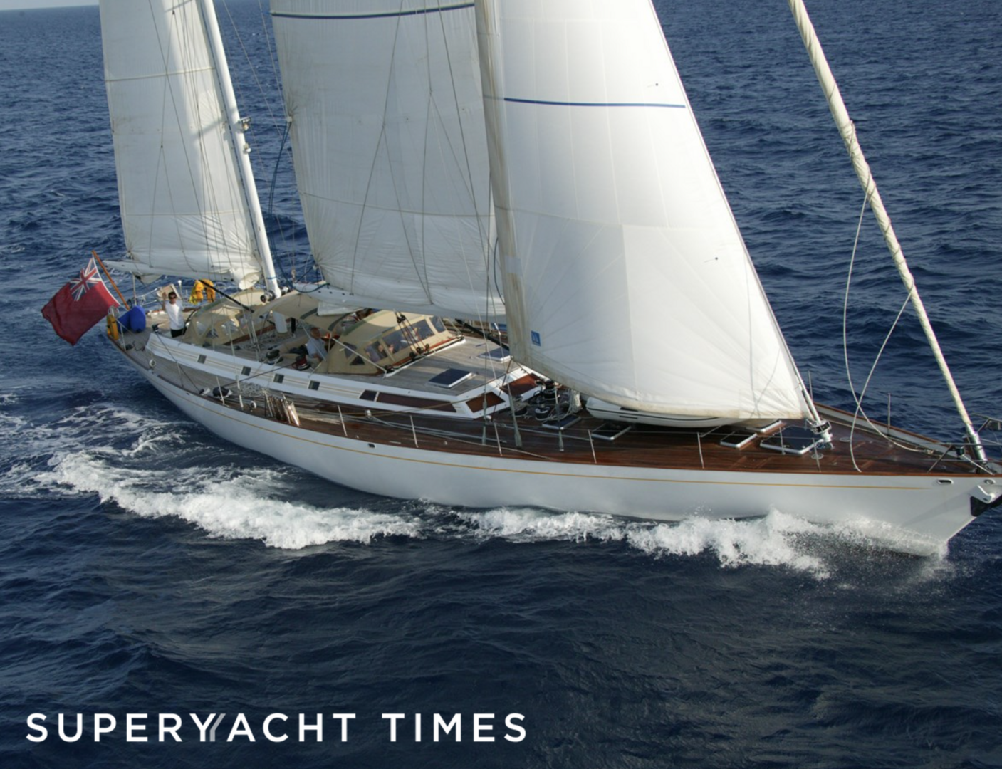 Volador yacht sailing