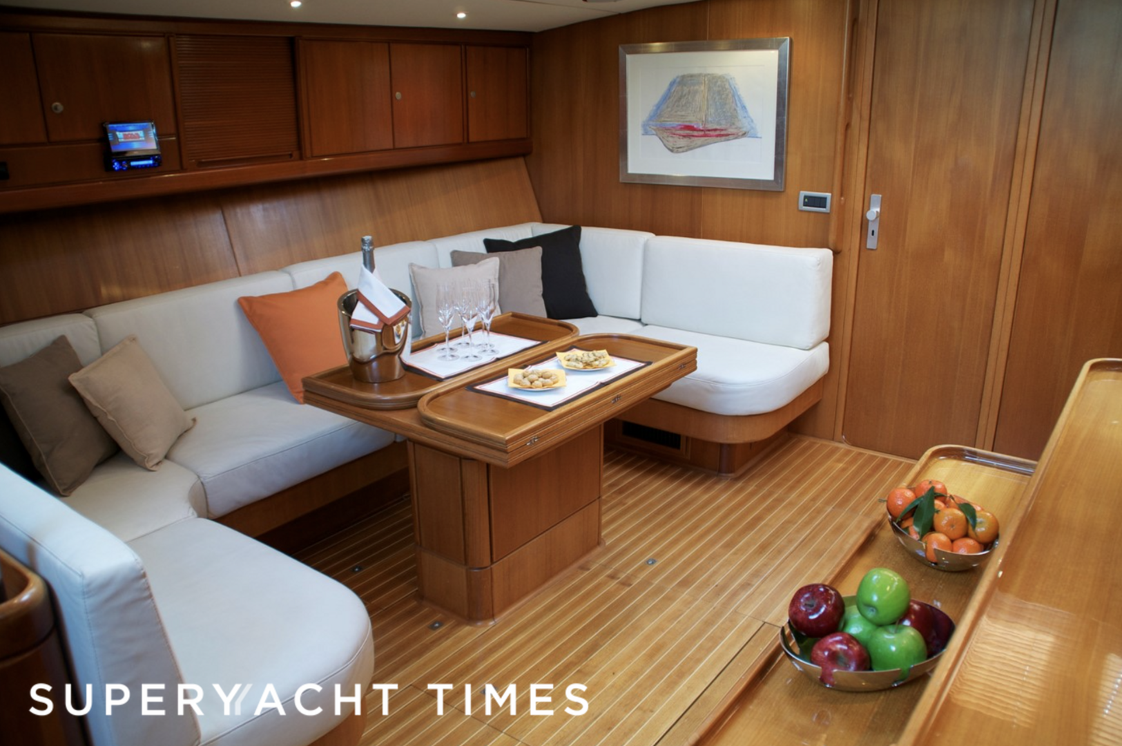 Volador yacht saloon