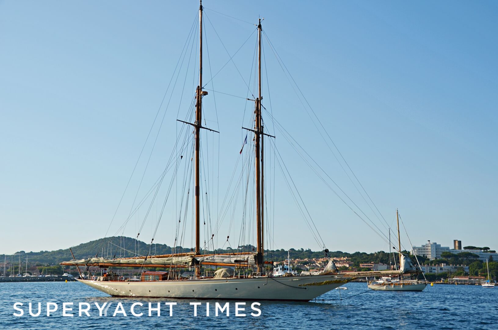 Sunshine anchored in the South of France 