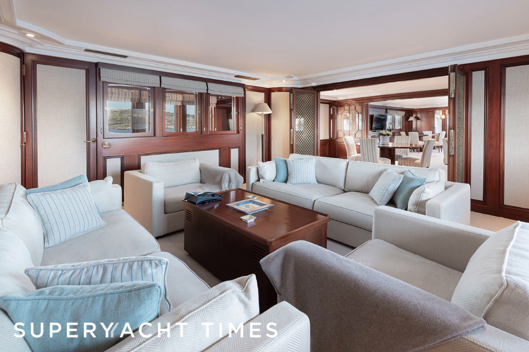 Paloma yacht saloon