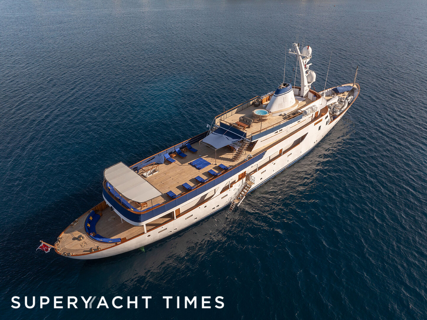 Paloma yacht aerial