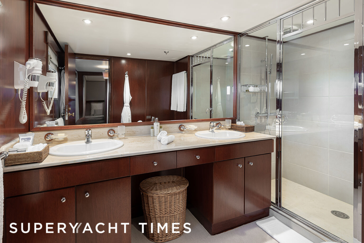 Paloma yacht bathroom