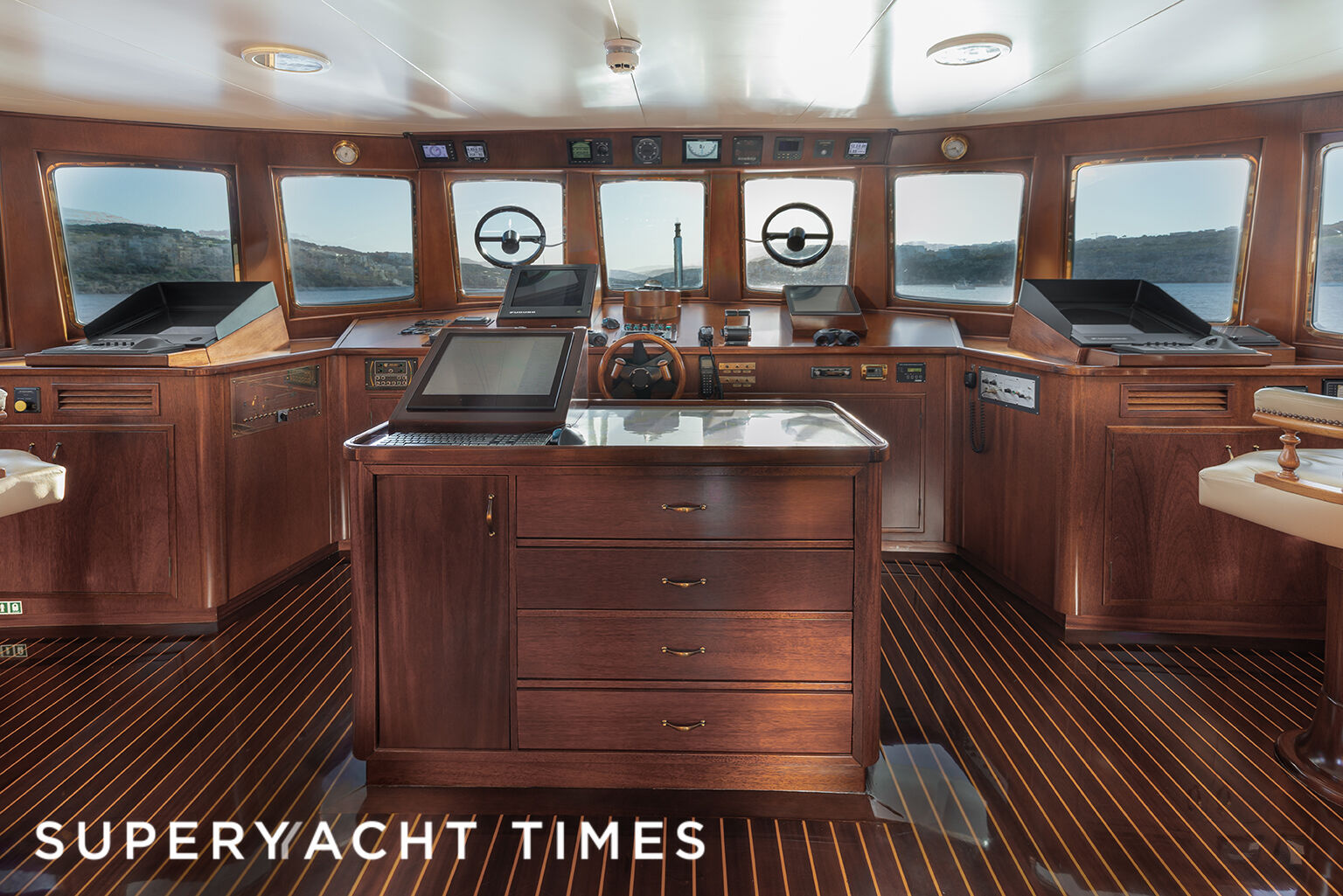 Paloma yacht wheelhouse