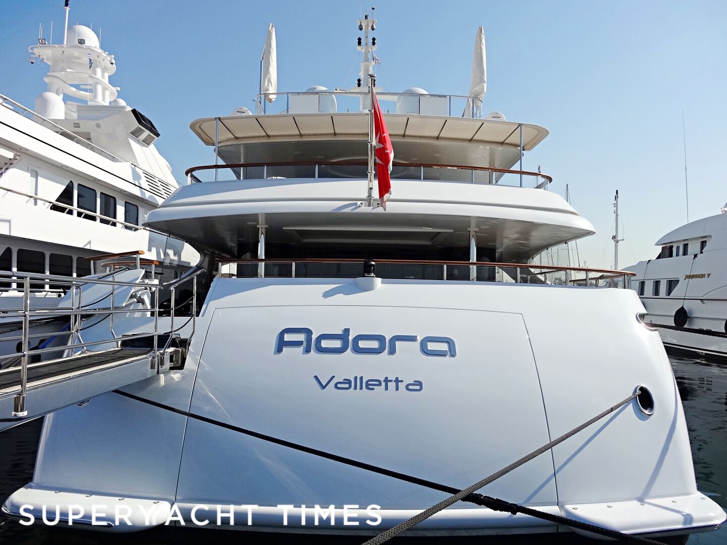 Adora in Flisvos Marina