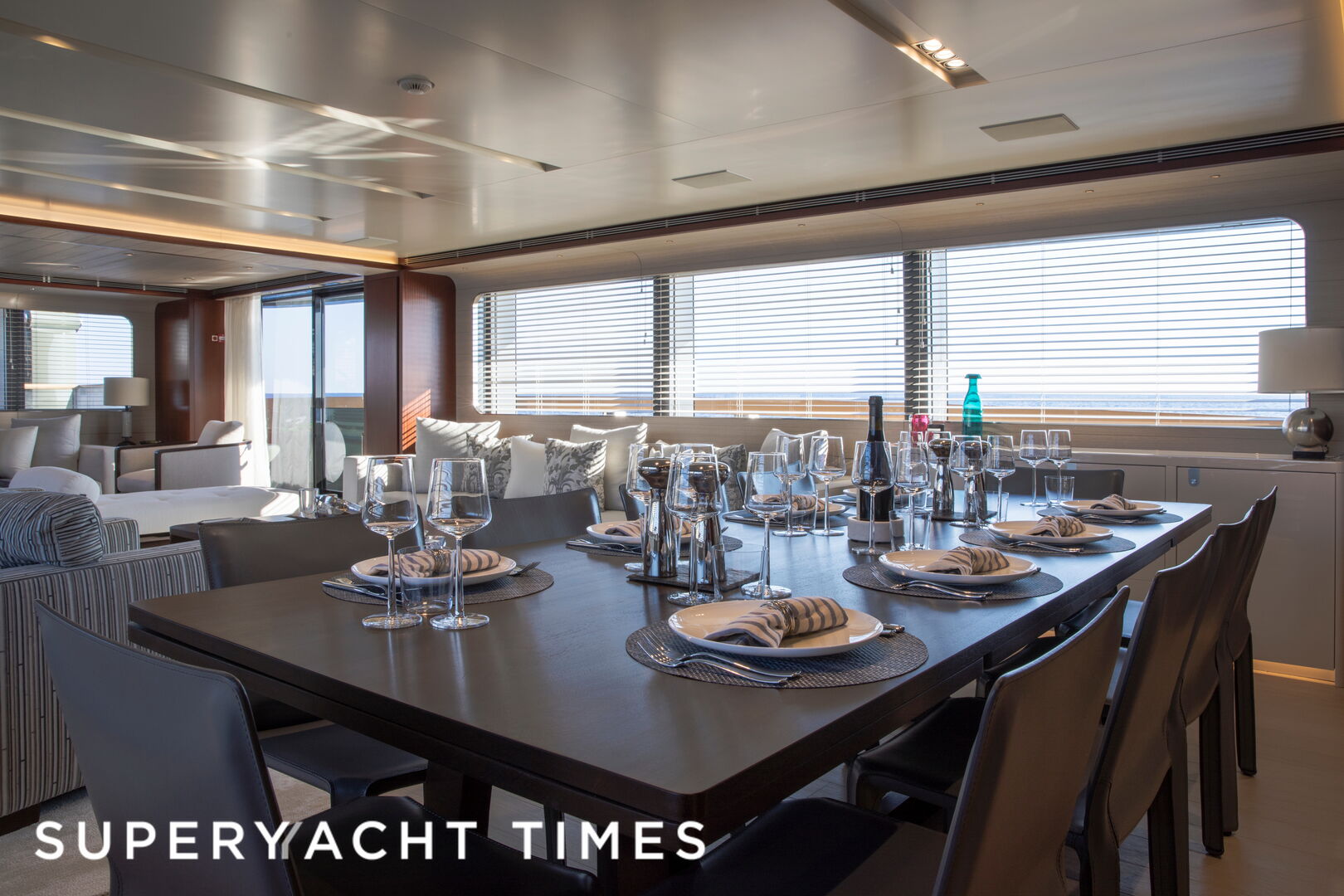 Moka yacht dining