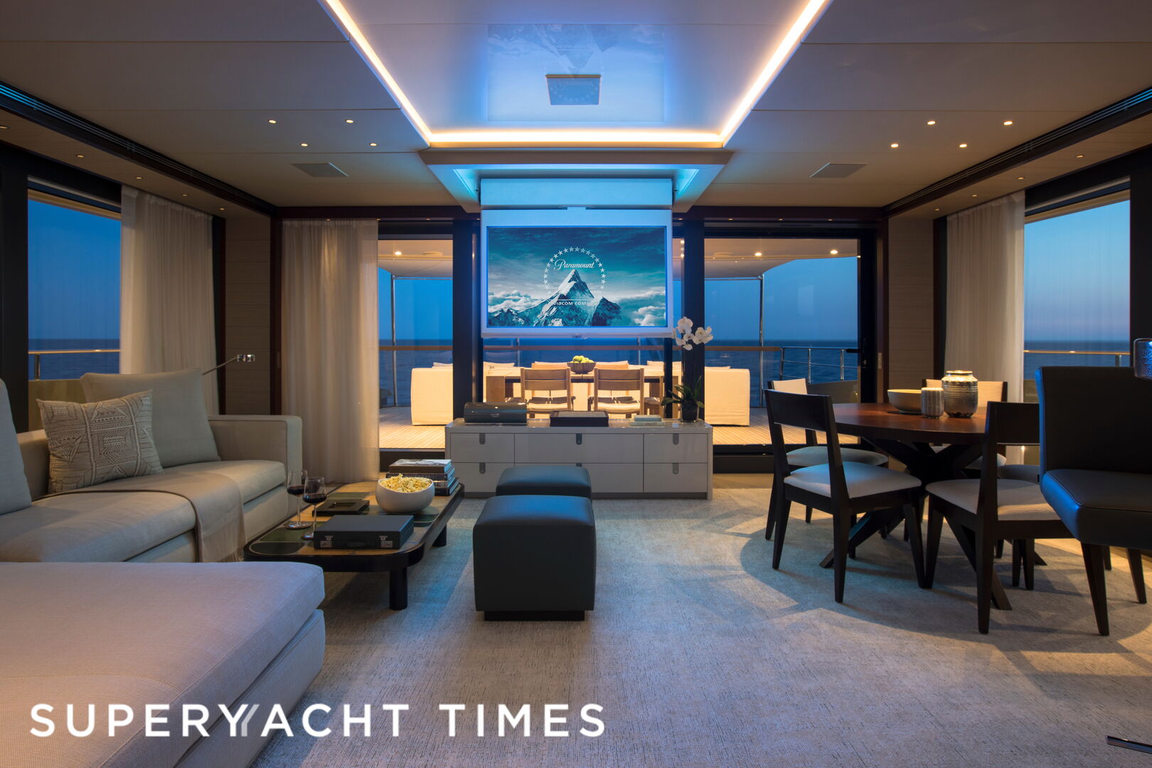 Moka yacht saloon