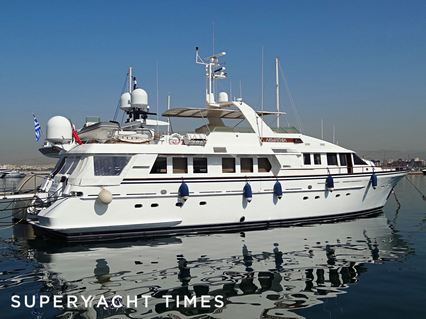 Armathia in Flisvos Marina 