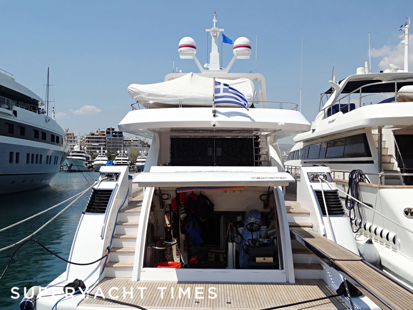 Aurora in Zeas Marina