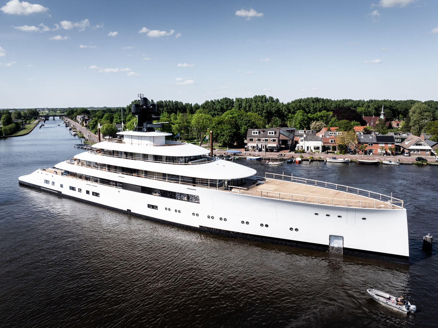 Exclusive: 100m Feadship 824 superyacht launched