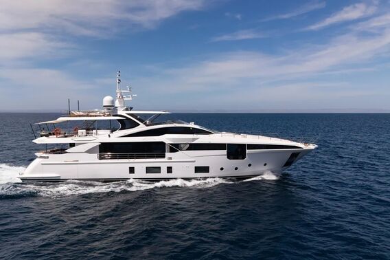 Sol yacht cruising