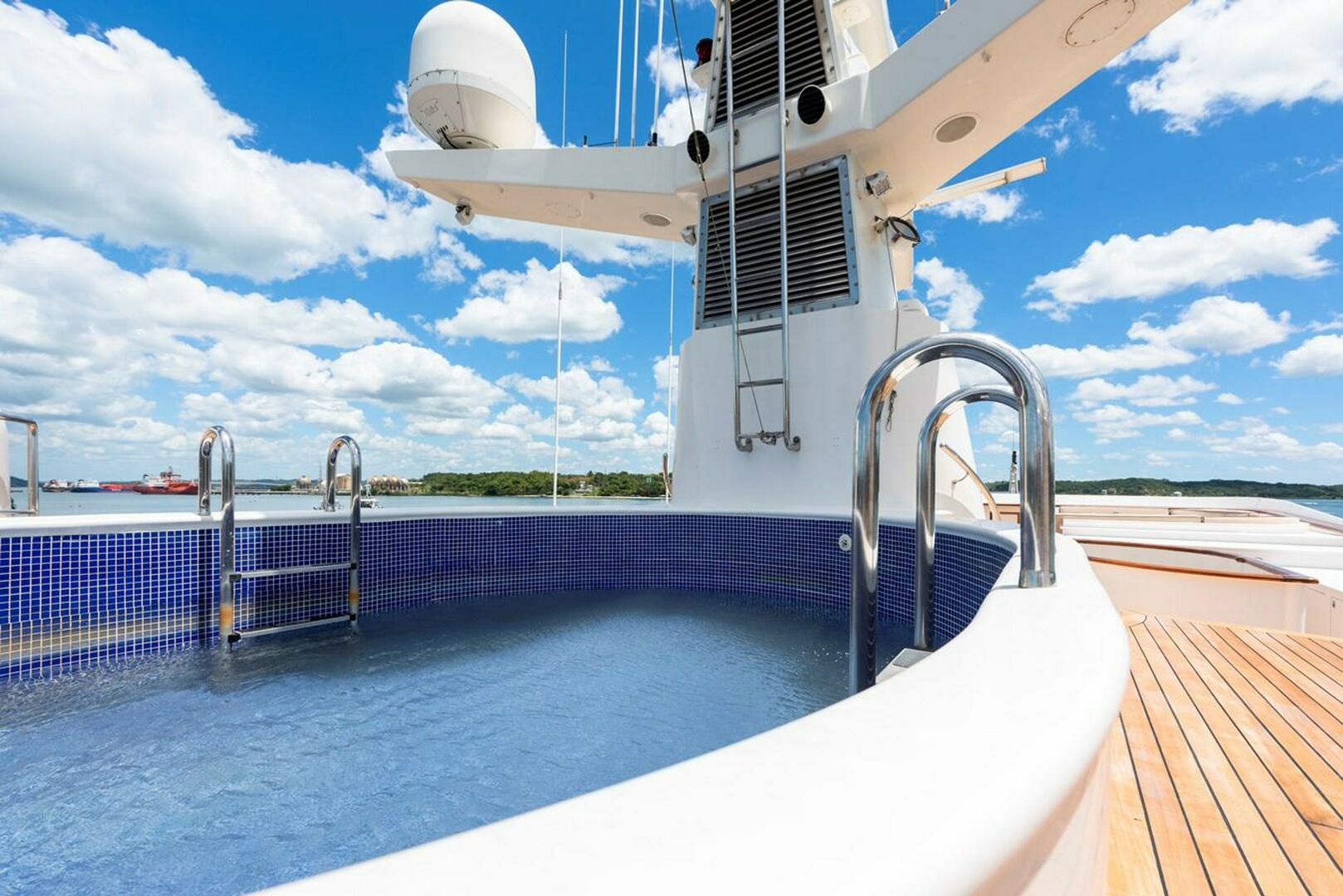 Big Aron yacht pool