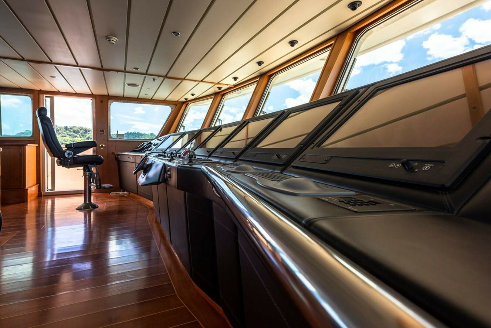 Big Aron yacht wheelhouse