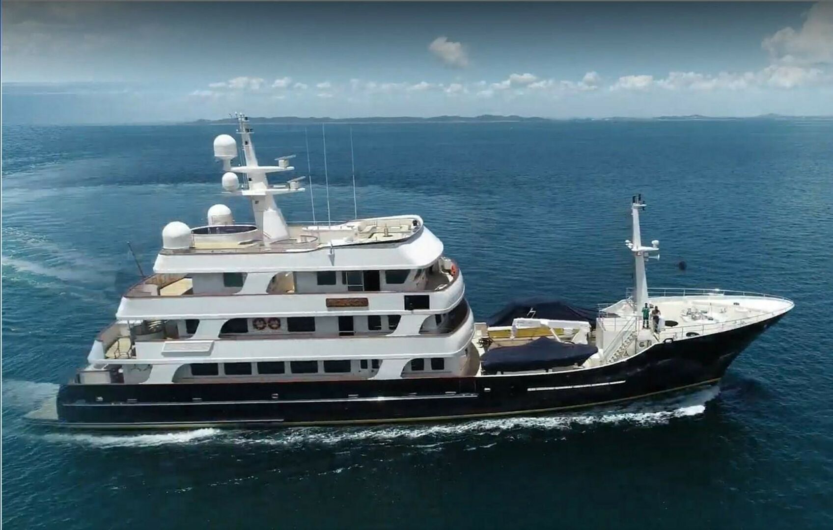 Big Aron yacht cruising