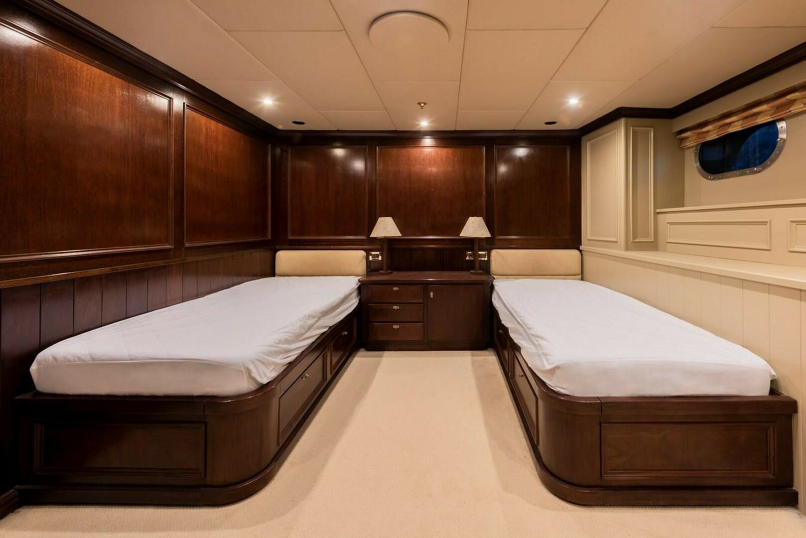 Big Aron yacht stateroom