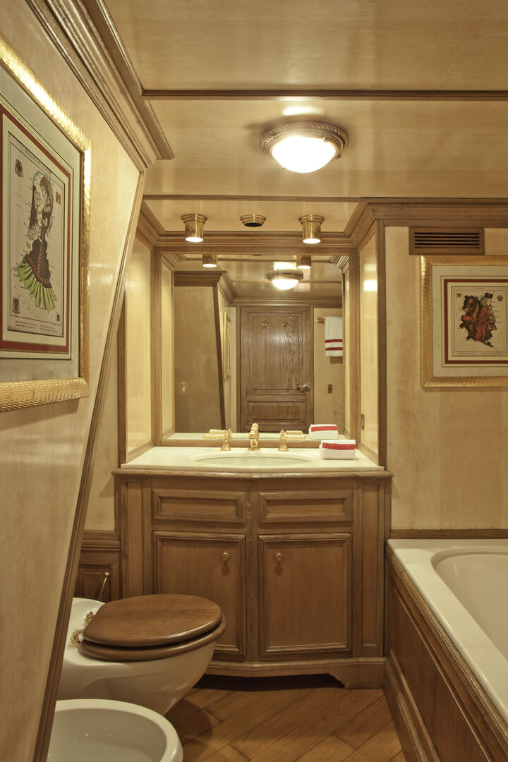 Creole yacht bathroom