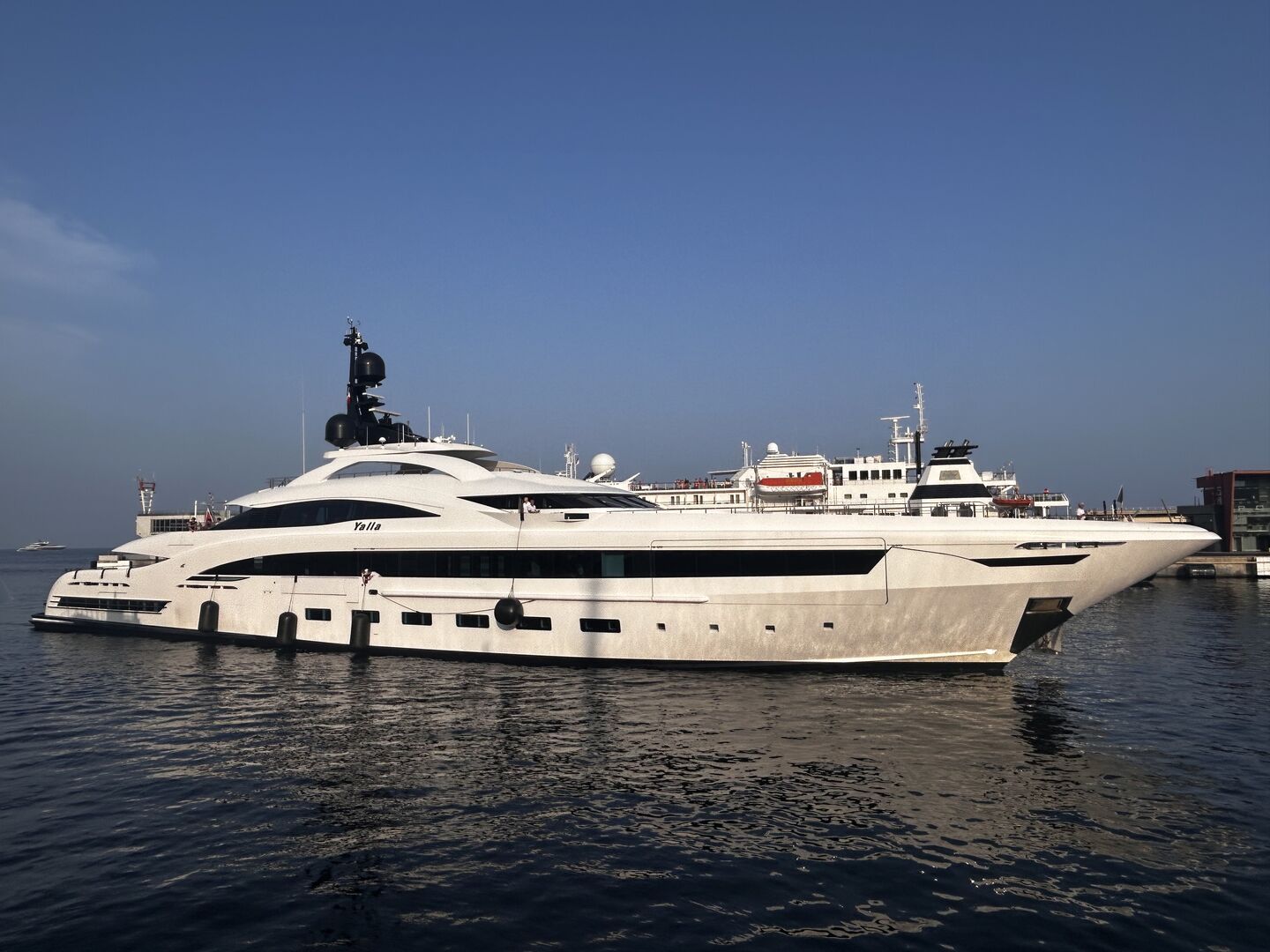 Yalla yacht cruising in Monaco 