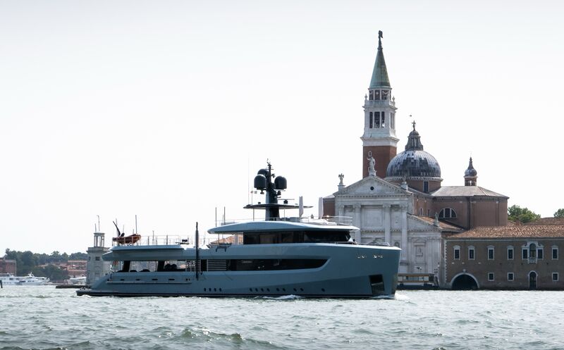 ■ マリン ヴィネツィア 53m superyacht Limerence cruising in Venice