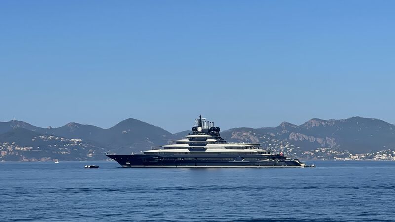 Thumbnail for /yacht-news/superyacht-luminance-anchored-in-lerins-islands