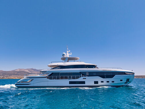 Volo Mare yacht cruising