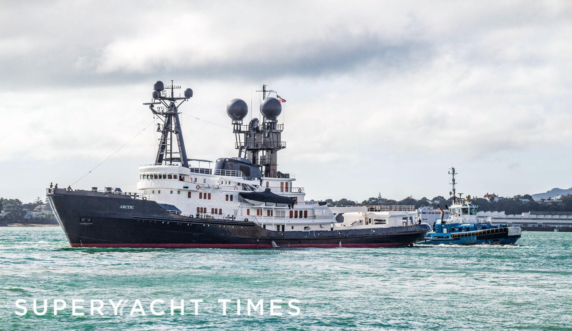 Explorer yacht Arctic P departing Auckland