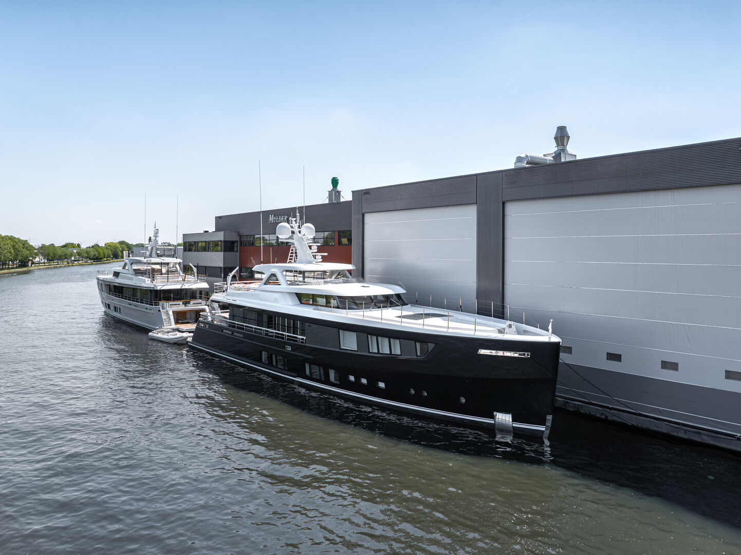 36m Mulder motor yacht Mana I departs shipyard with new dark blue hull