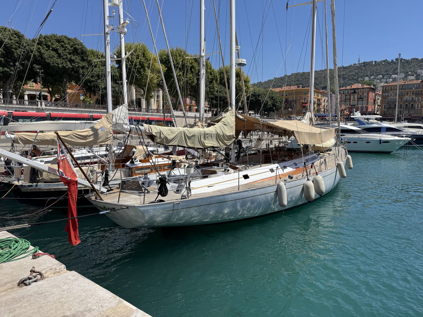 Volador yacht in Nice