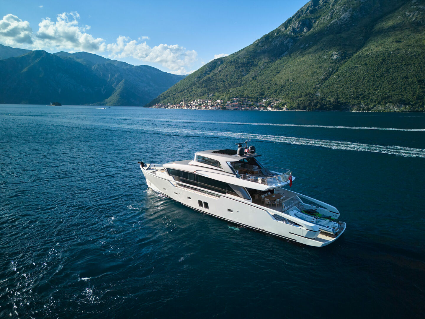 27m Sanlorenzo motor yacht Zaffiro III for sale