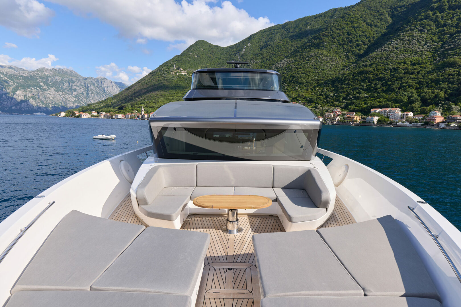 27m Sanlorenzo motor yacht Zaffiro III for sale
