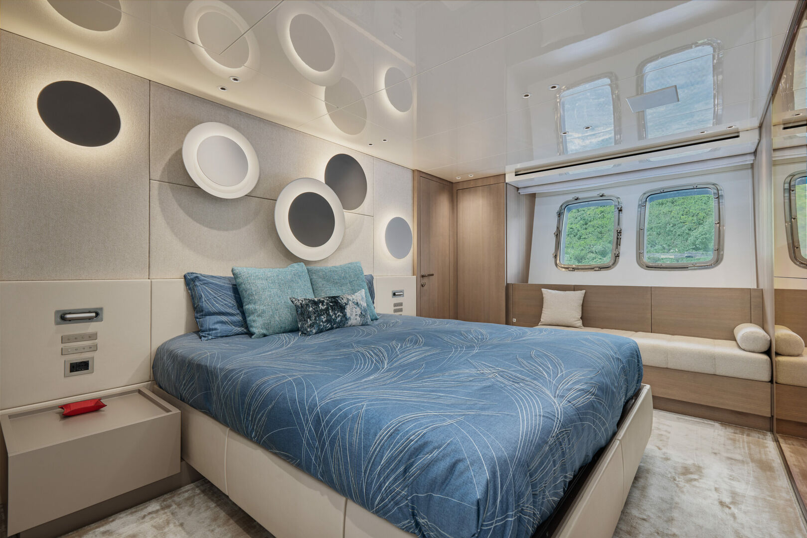 27m Sanlorenzo motor yacht Zaffiro III for sale