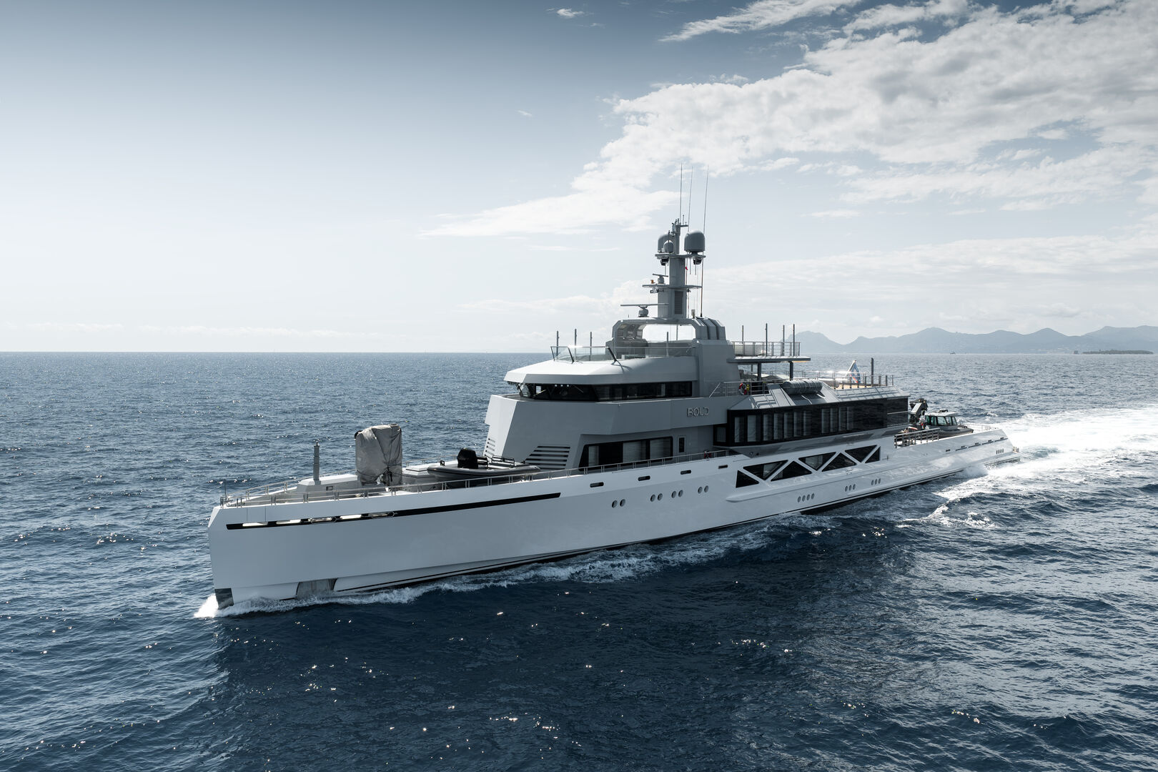 Bold yacht cruising in the South of France