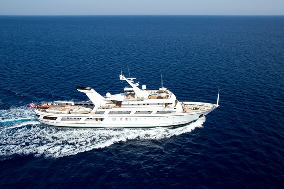 Esmeralda yacht cruising 