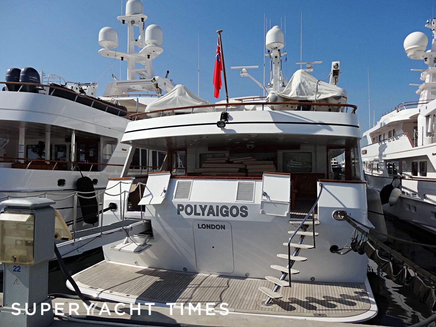 Polyaigos in Flisvos Marina