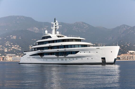 Energy yacht cruising