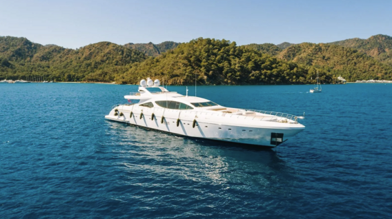 Sea Pearl yacht anchored