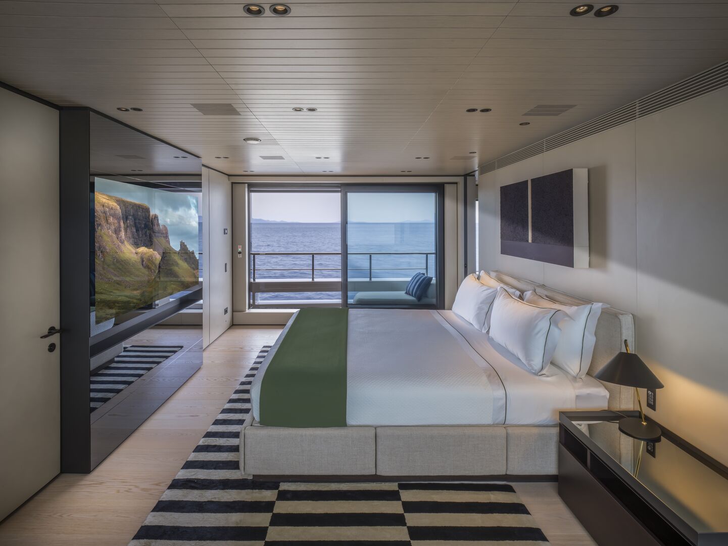 Tremenda yacht owner's stateroom