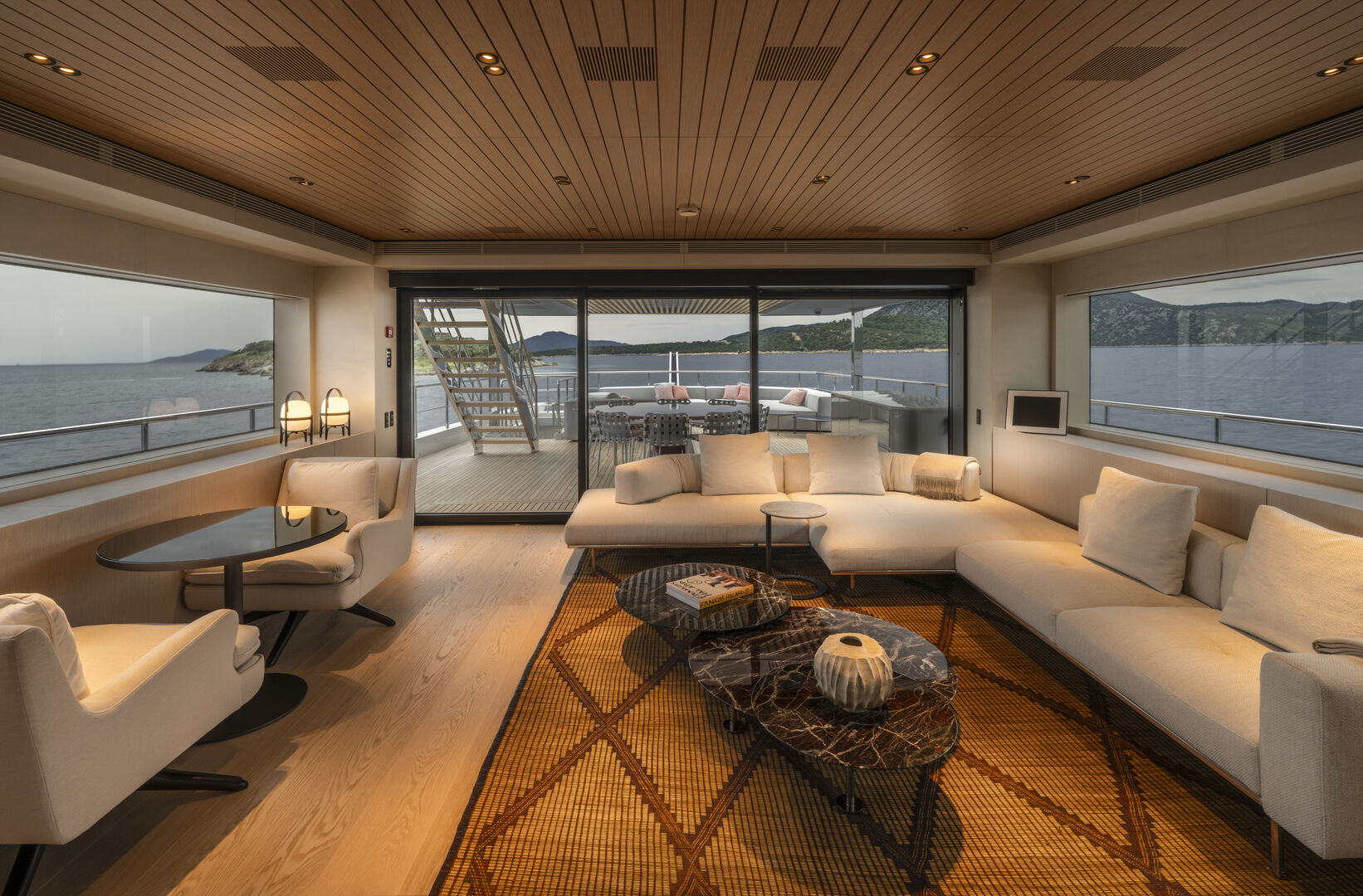 Tremenda yacht upper deck saloon