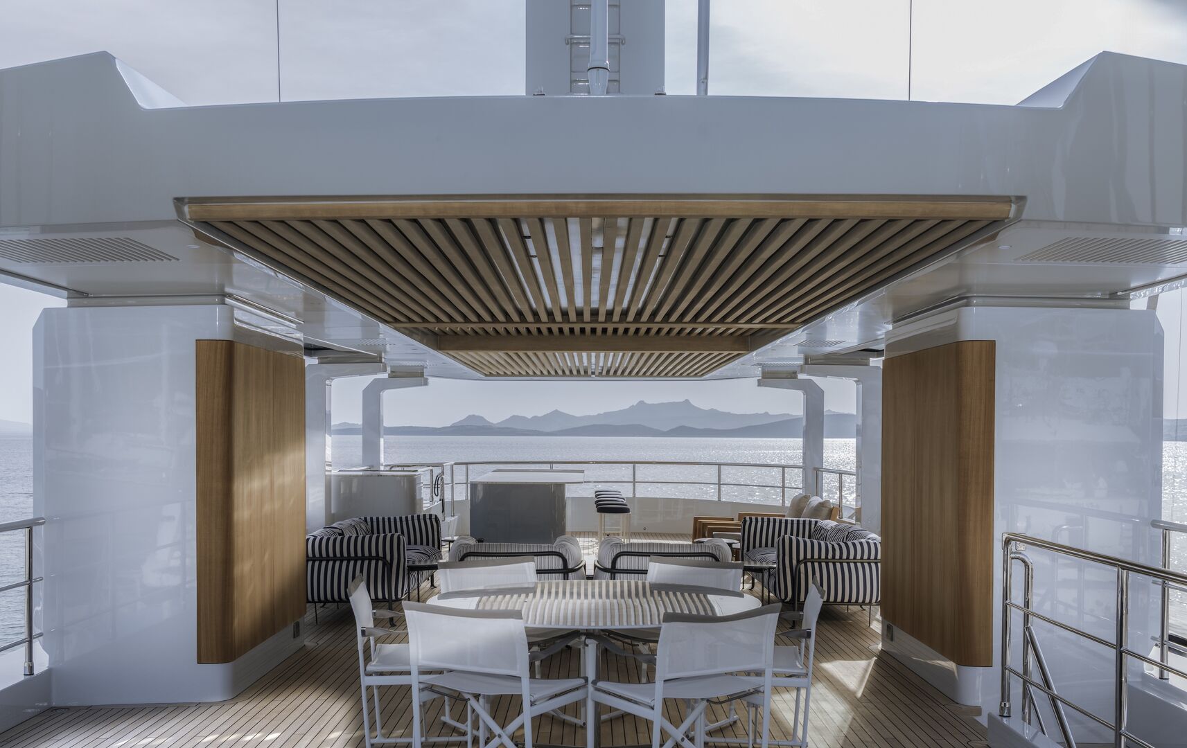 Tremenda yacht sundeck