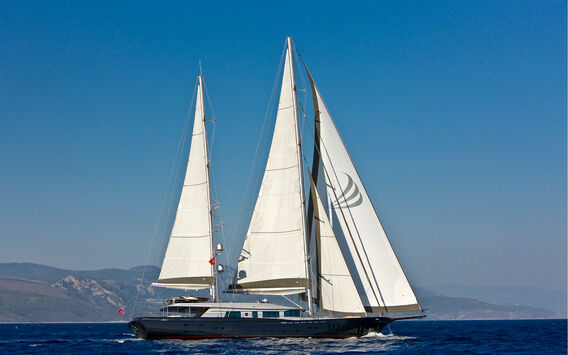 Atlantis Pearl yacht sailing