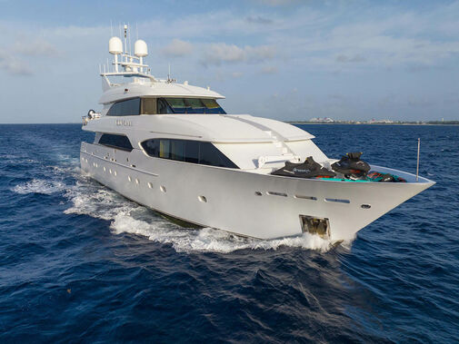 Cupcake yacht cruising