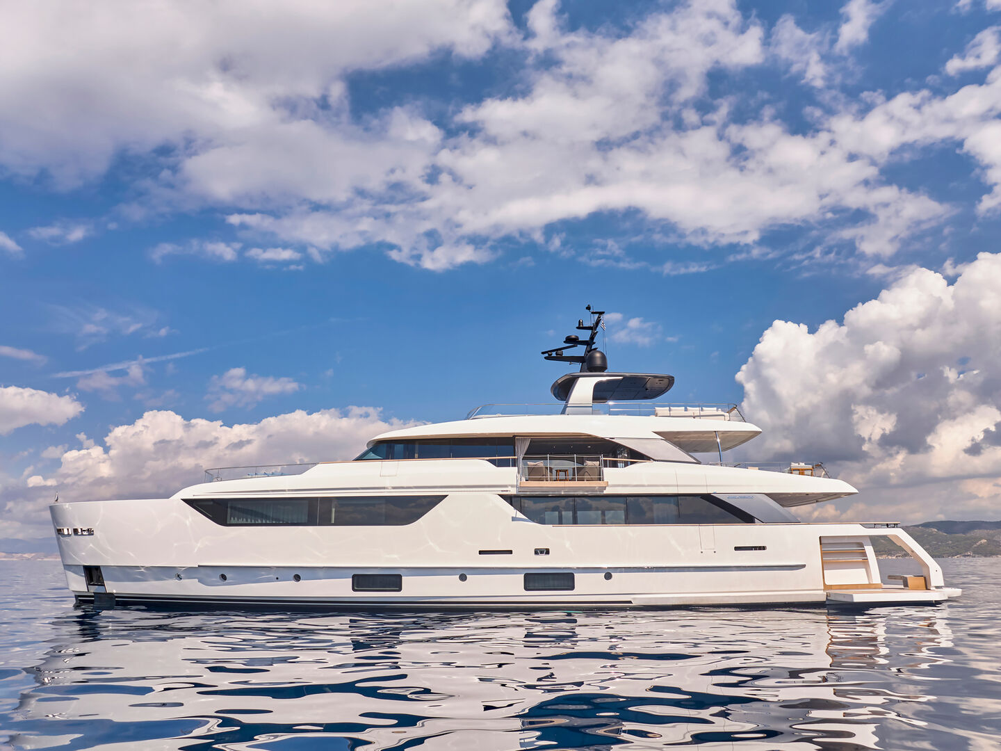 K2 yacht cruising