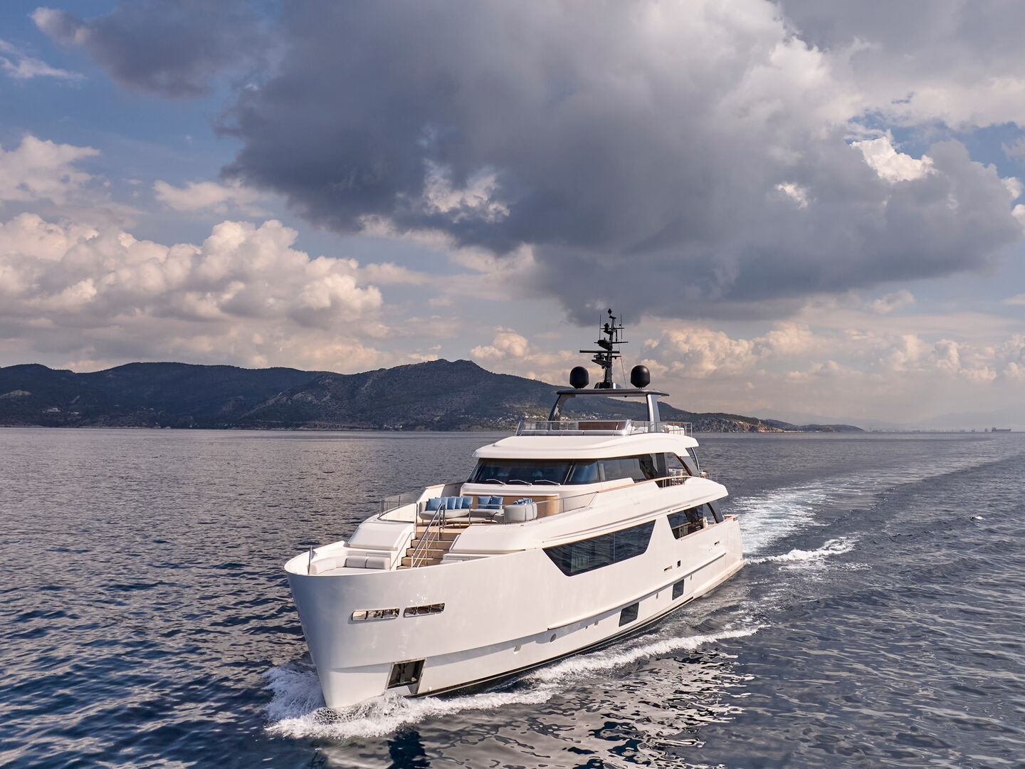 K2 yacht cruising