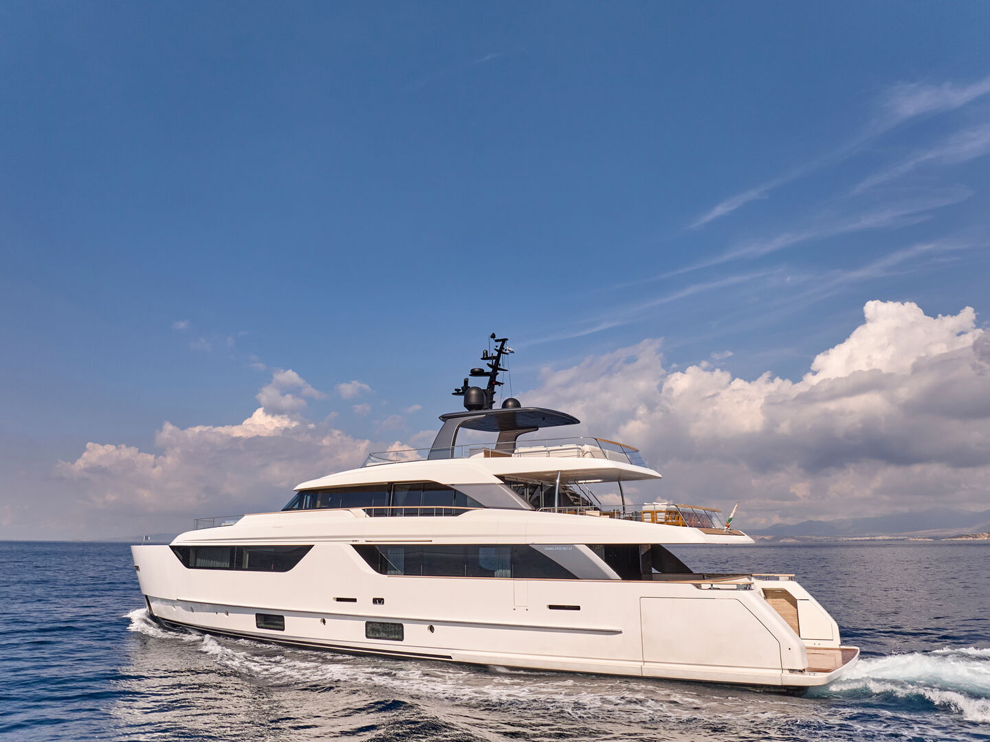 K2 yacht cruising